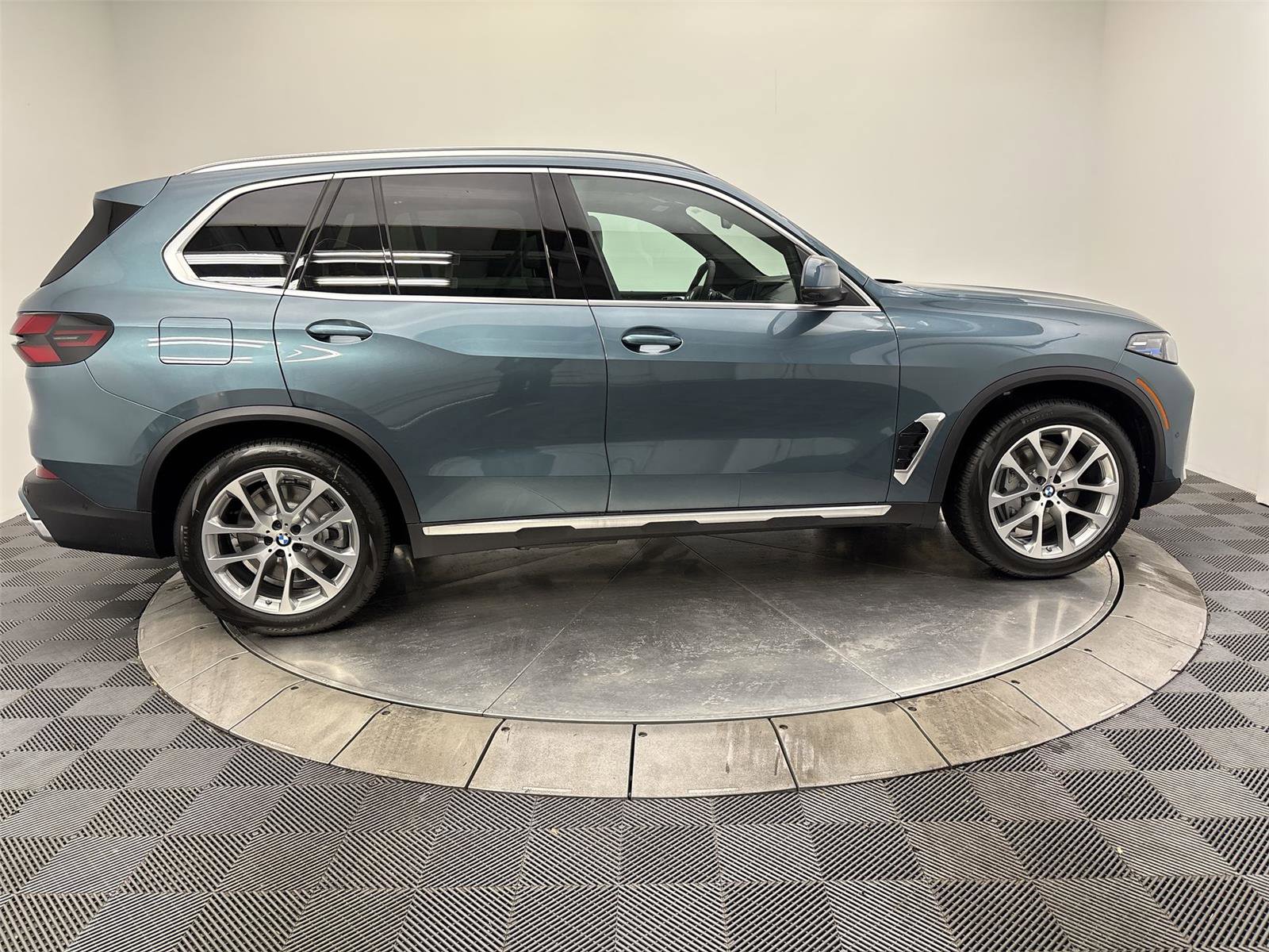 New 2026 BMW X5 xDrive50e w/ Climate Comfort Package image 17