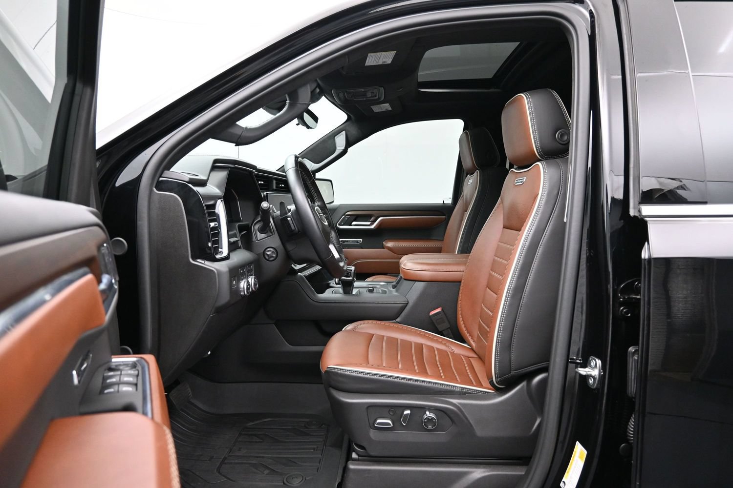 Used 2024 GMC Sierra 1500 Denali Ultimate AWD/4WD image 9