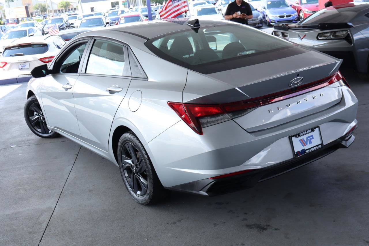 Used 2023 Hyundai Elantra SEL w/ Cargo Package FWD image 7