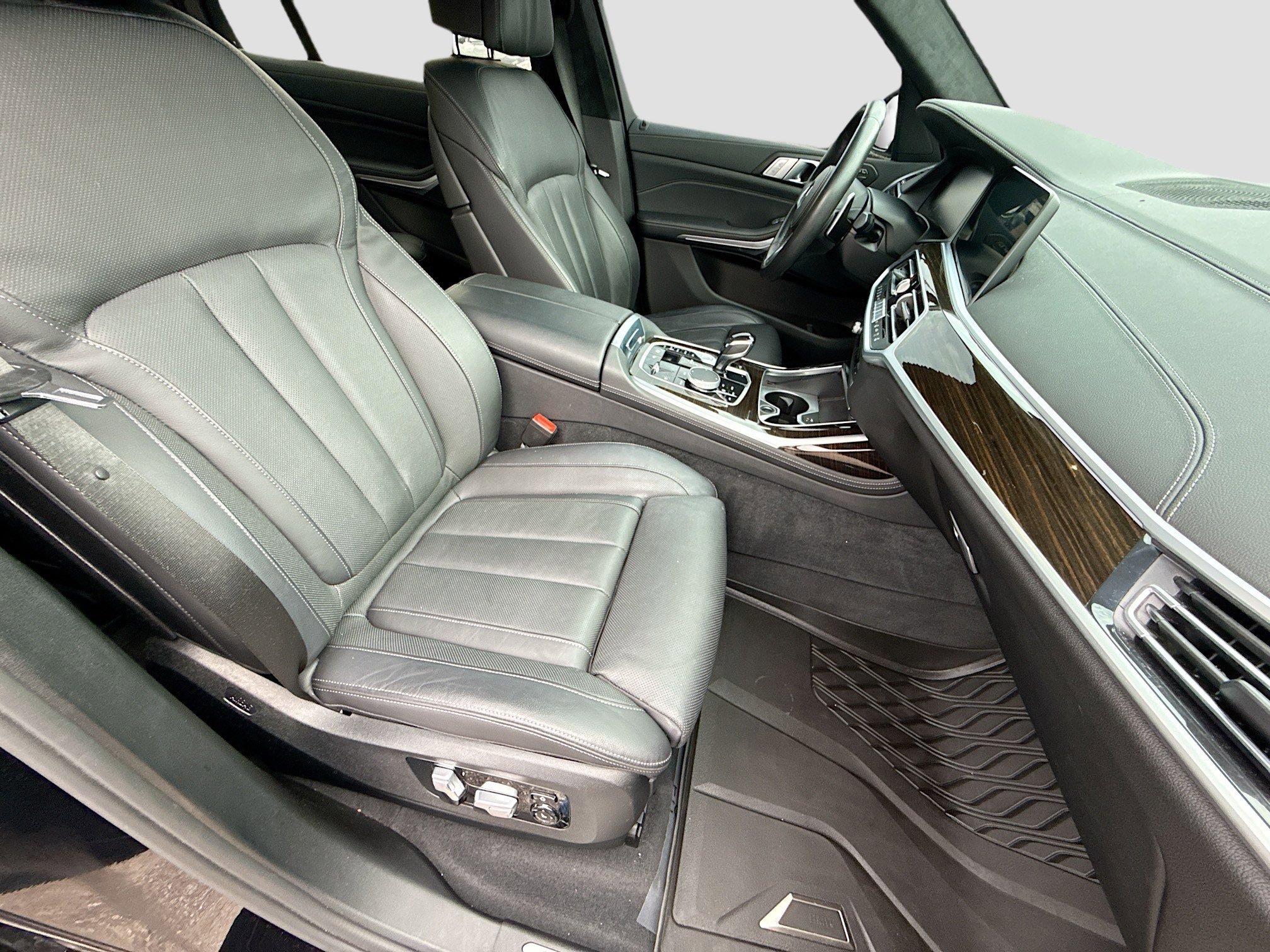 Used 2021 BMW X7 xDrive40i w/ M Sport Package image 15