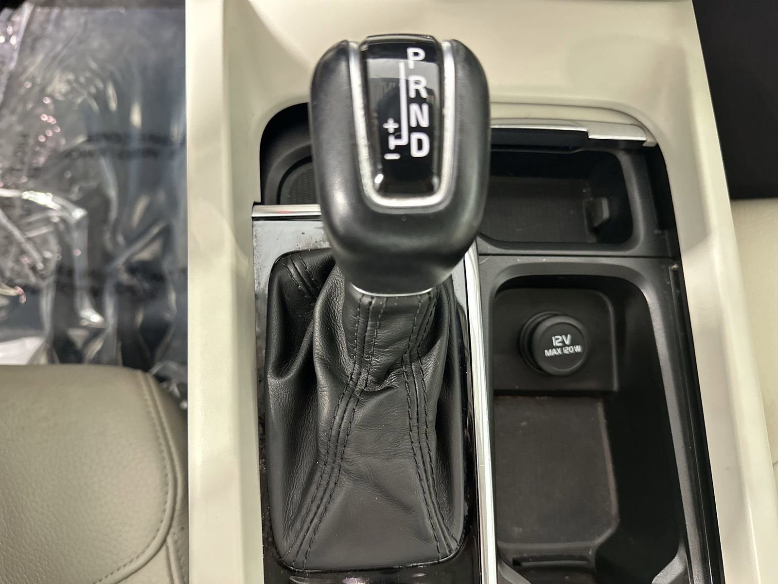 Used 2020 Volvo S60 T6 Momentum w/ Protection Package Premier image 21