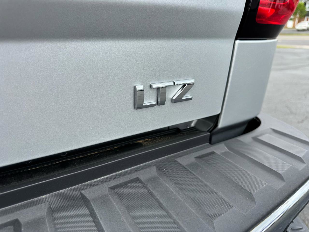 Used 2015 Chevrolet Silverado 1500 LTZ Z71 w/ LTZ Plus Package image 10