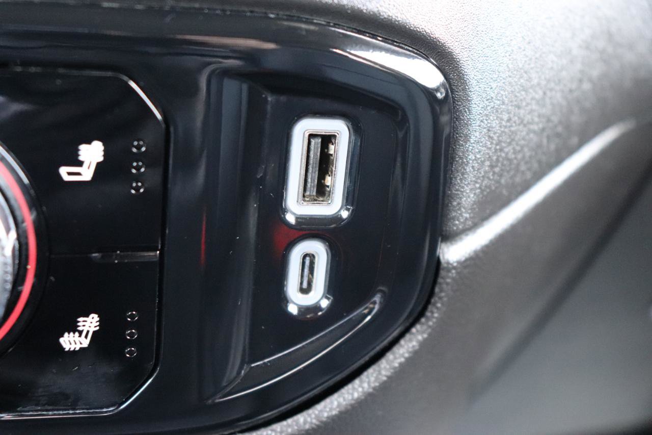 Used 2025 GMC Sierra 1500 SLT AWD/4WD image 39