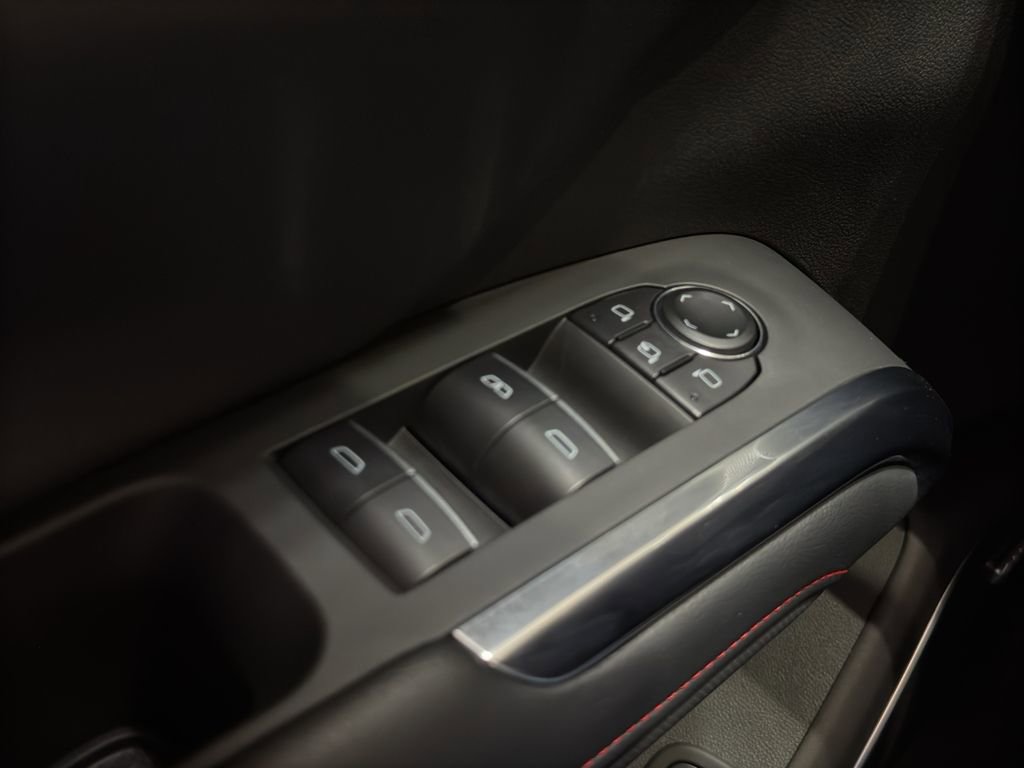 Used 2025 Chevrolet Traverse RS image 35