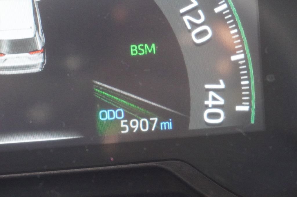 Used 2025 Toyota RAV4 XLE w/ Convenience Package image 4