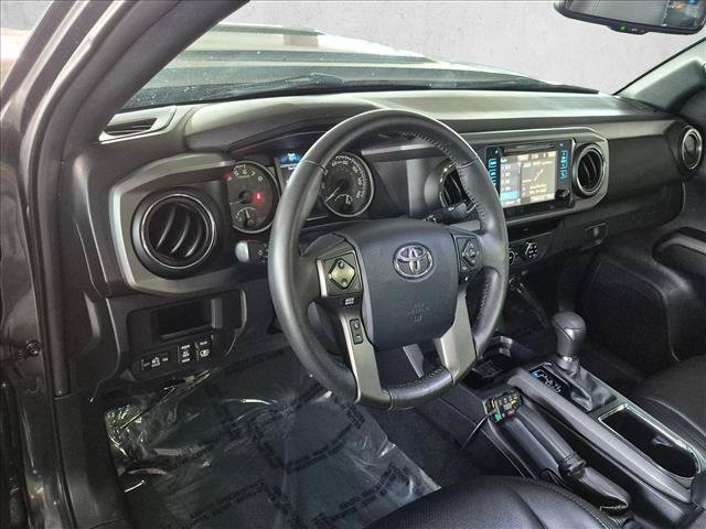 Used 2017 Toyota Tacoma TRD Sport w/ Tow Package RWD image 10