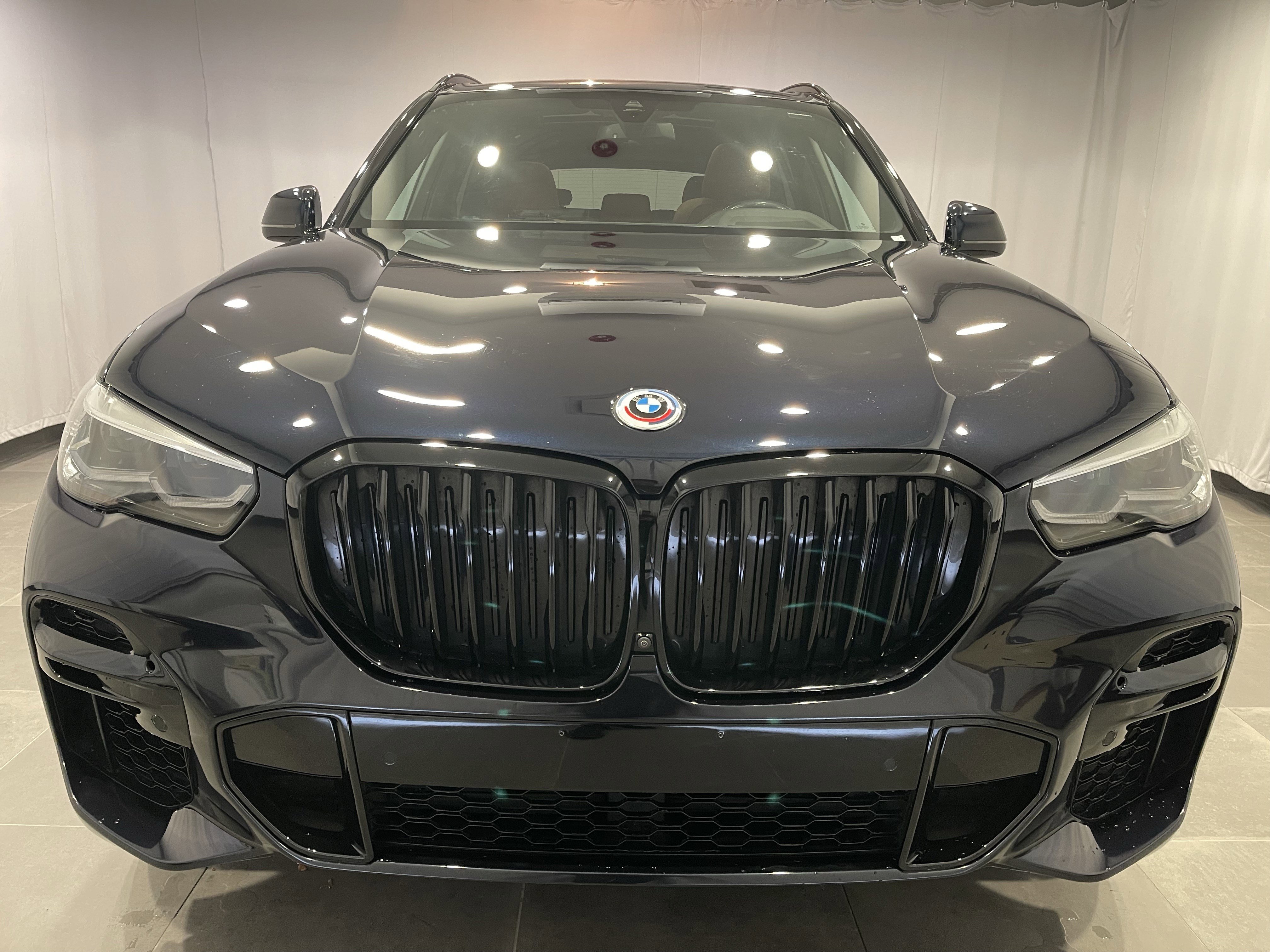 Used 2022 BMW X5 M50i w/ Premium Package image 2