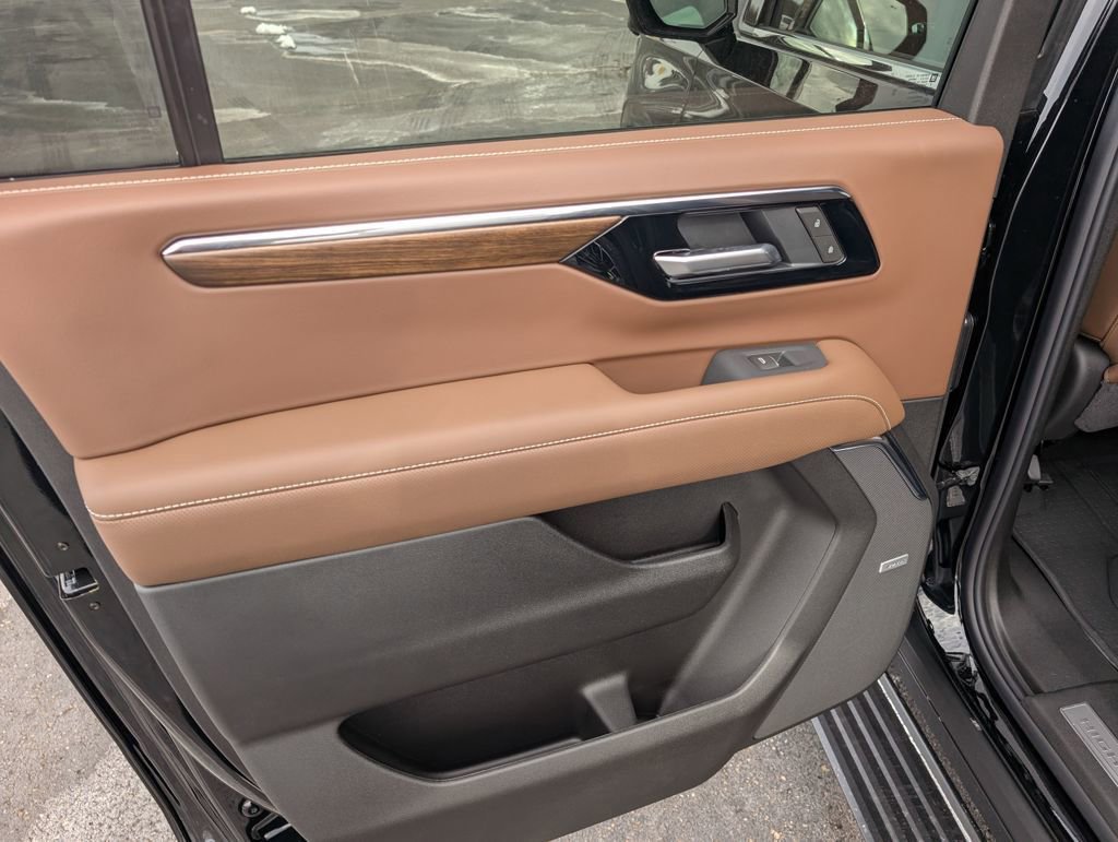 New 2026 Chevrolet Suburban High Country image 10