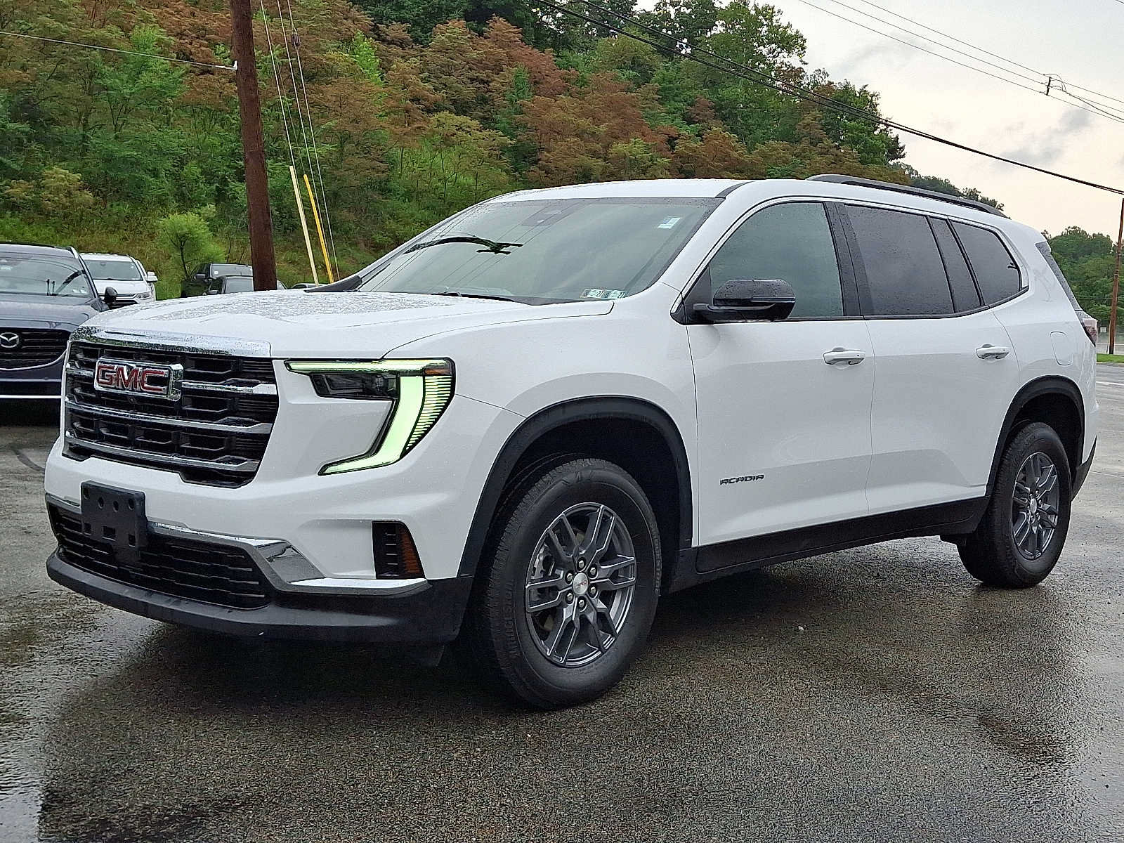 Used 2025 GMC Acadia Elevation AWD/4WD image 3