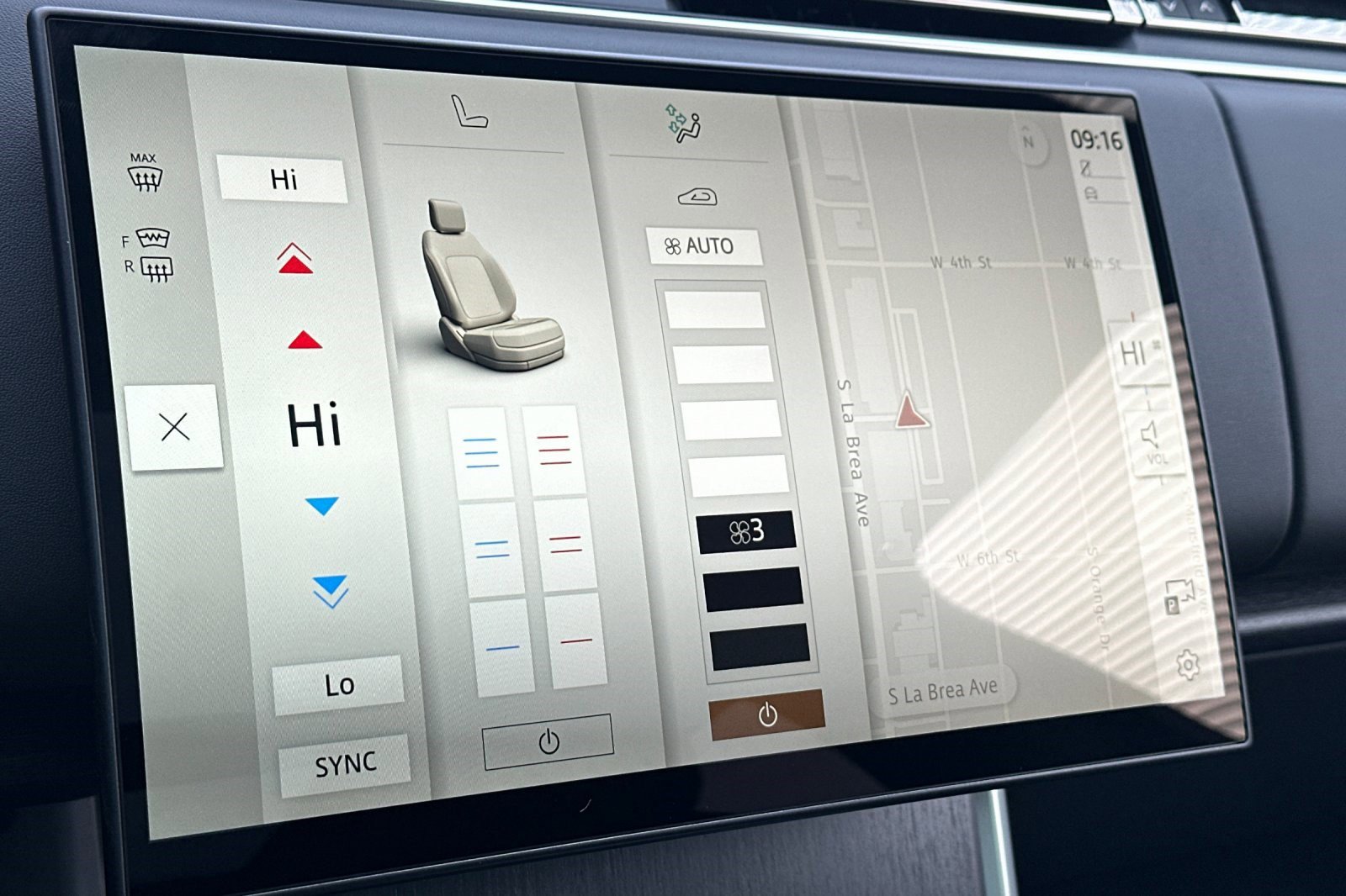 New 2026 Land Rover Range Rover SE image 22