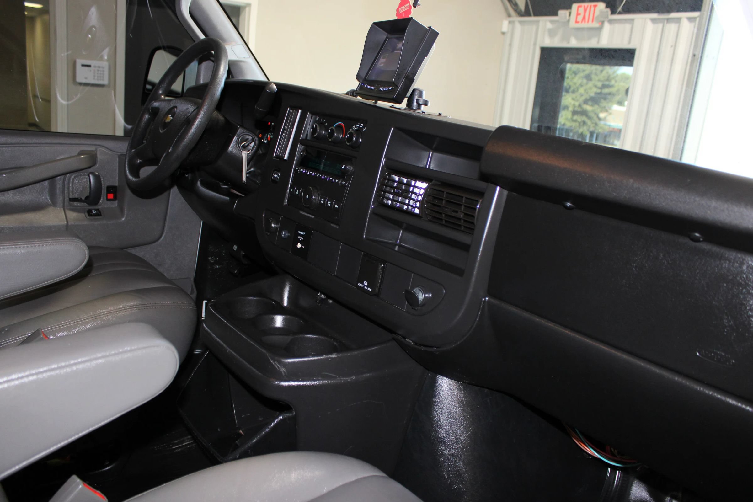 Used 2017 Chevrolet Express 2500 Extended RWD image 21
