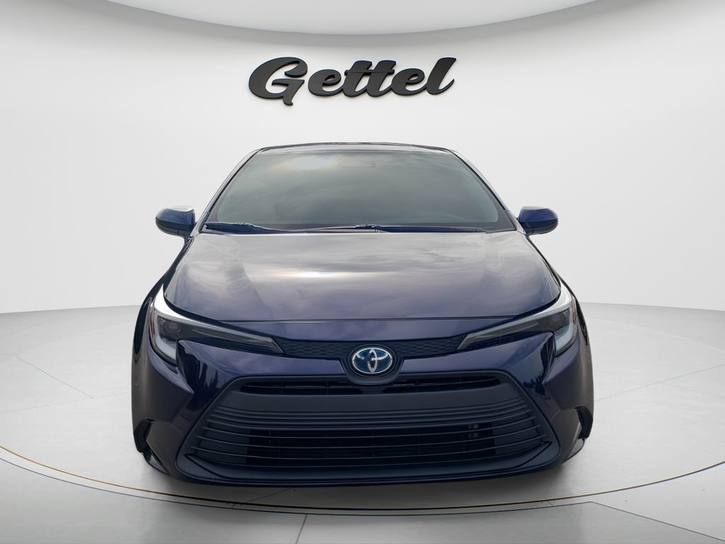 Used 2023 Toyota Corolla LE FWD image 2