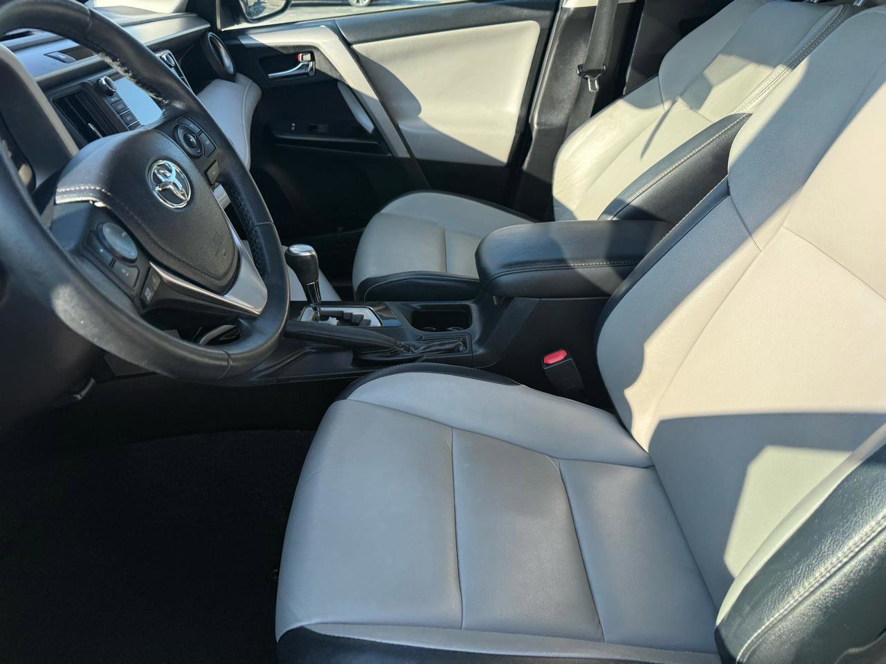 Used 2017 Toyota RAV4 Limited w/ Advanced Technology Package image 12