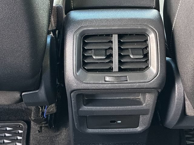 Used 2024 Volkswagen Taos SE w/ Panoramic Sunroof Package FWD image 14