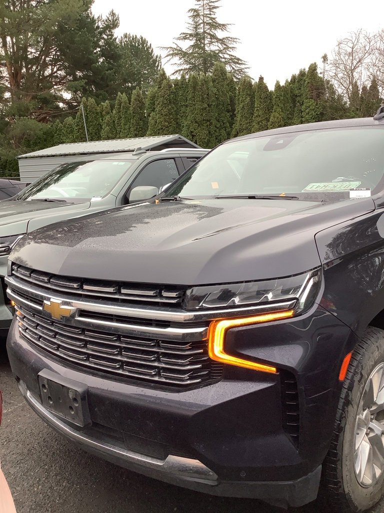 Used 2023 Chevrolet Suburban Premier image 2