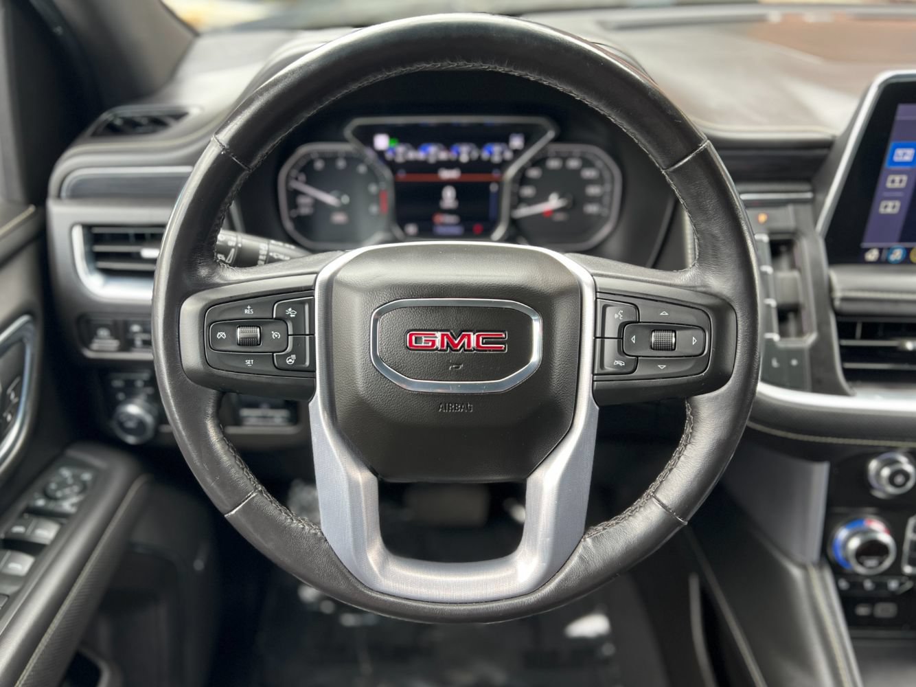Used 2021 GMC Yukon SLT w/ Rear Media and Nav Package AWD/4WD image 13