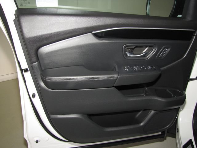 Certified 2025 Honda Pilot EX-L image 9