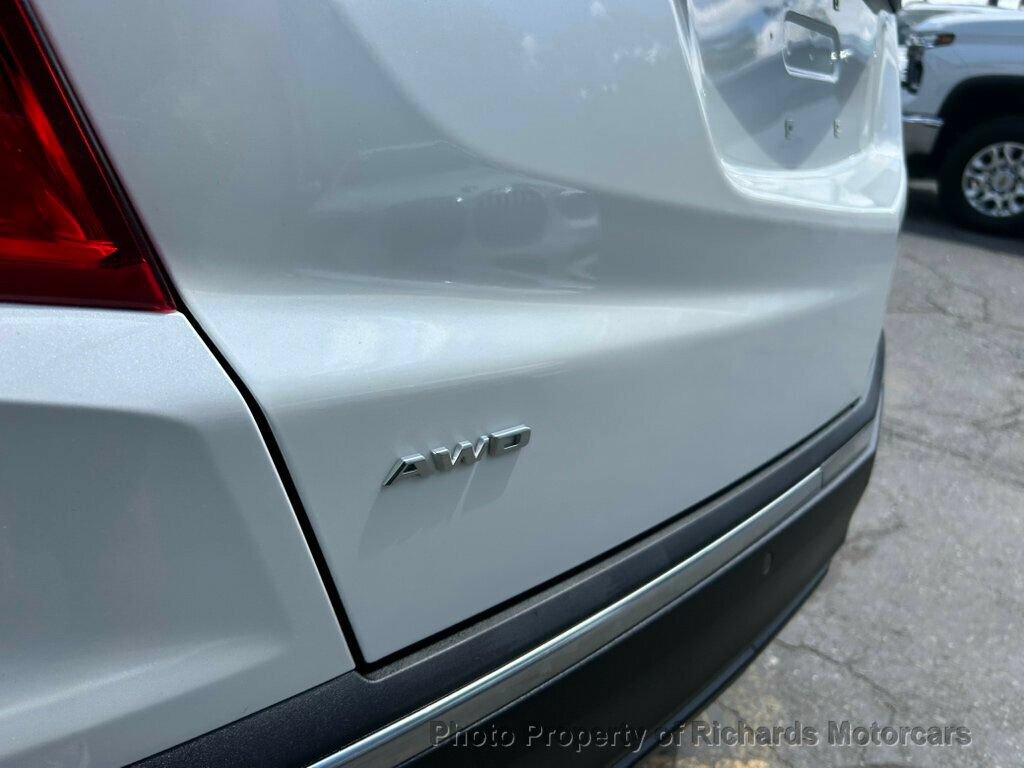 Used 2018 Cadillac XT5 Luxury w/ Driver Awareness Package AWD/4WD image 11