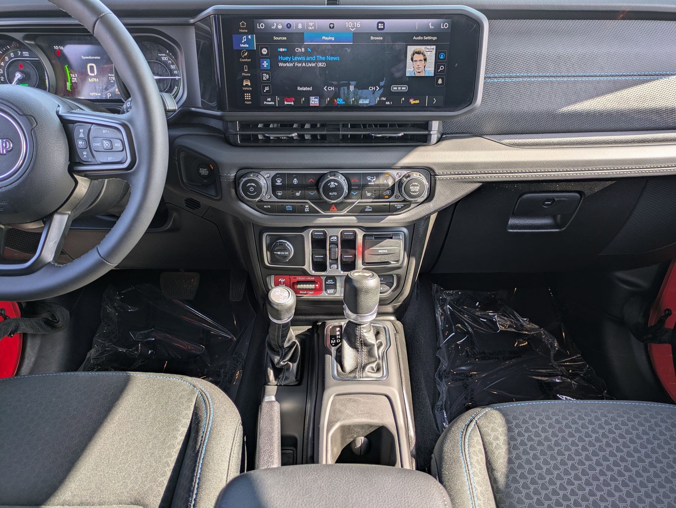 Used 2025 Jeep Wrangler Unlimited Rubicon 4xe w/ Convenience Group AWD/4WD image 20