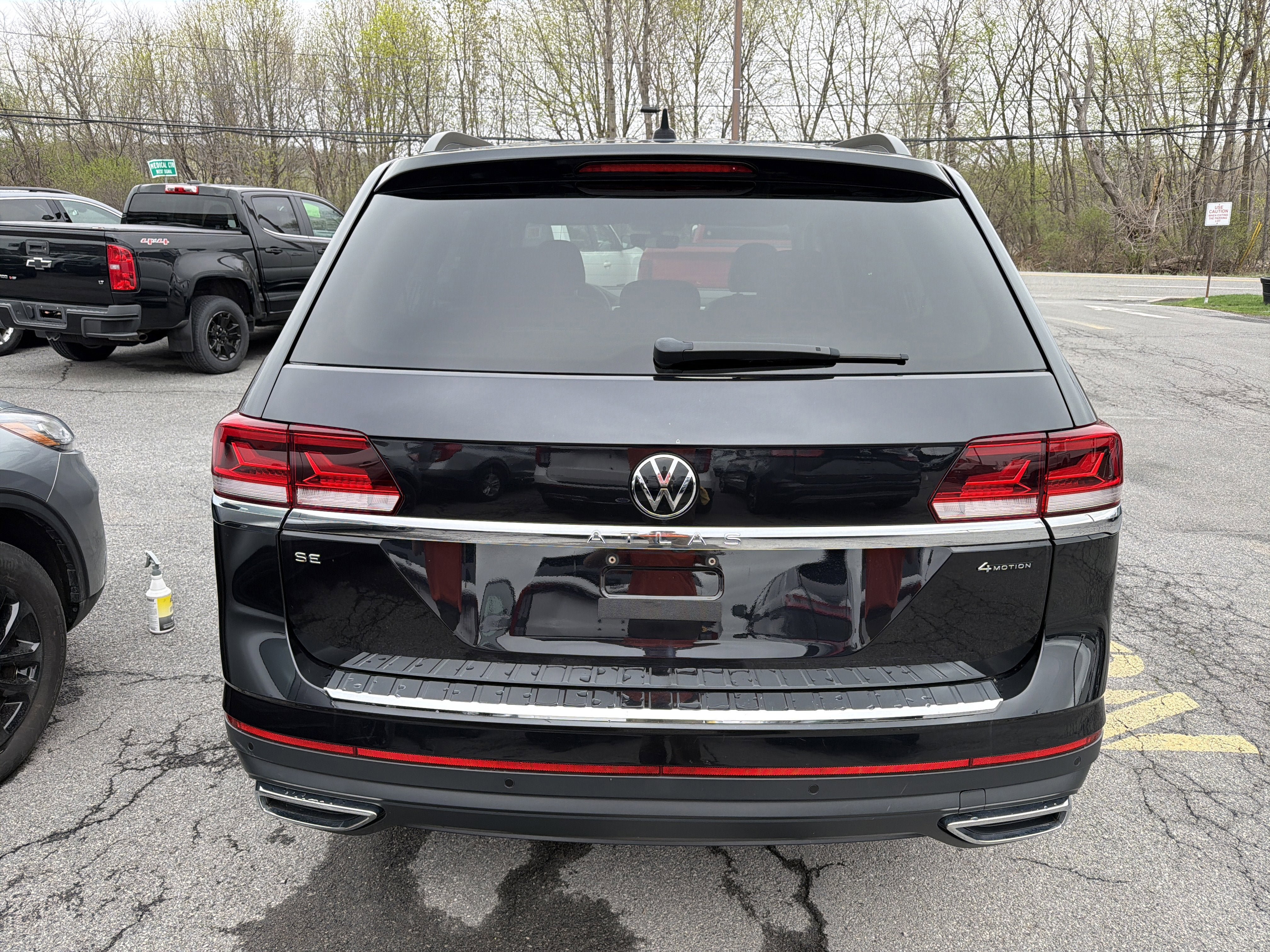 Used 2023 Volkswagen Atlas SE w/ Black Wheel Package AWD/4WD image 6