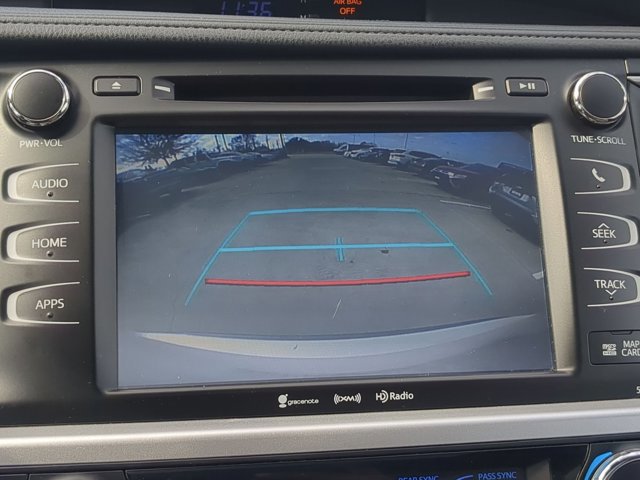 Used 2017 Toyota Highlander XLE w/ Carpet Mat Package image 11