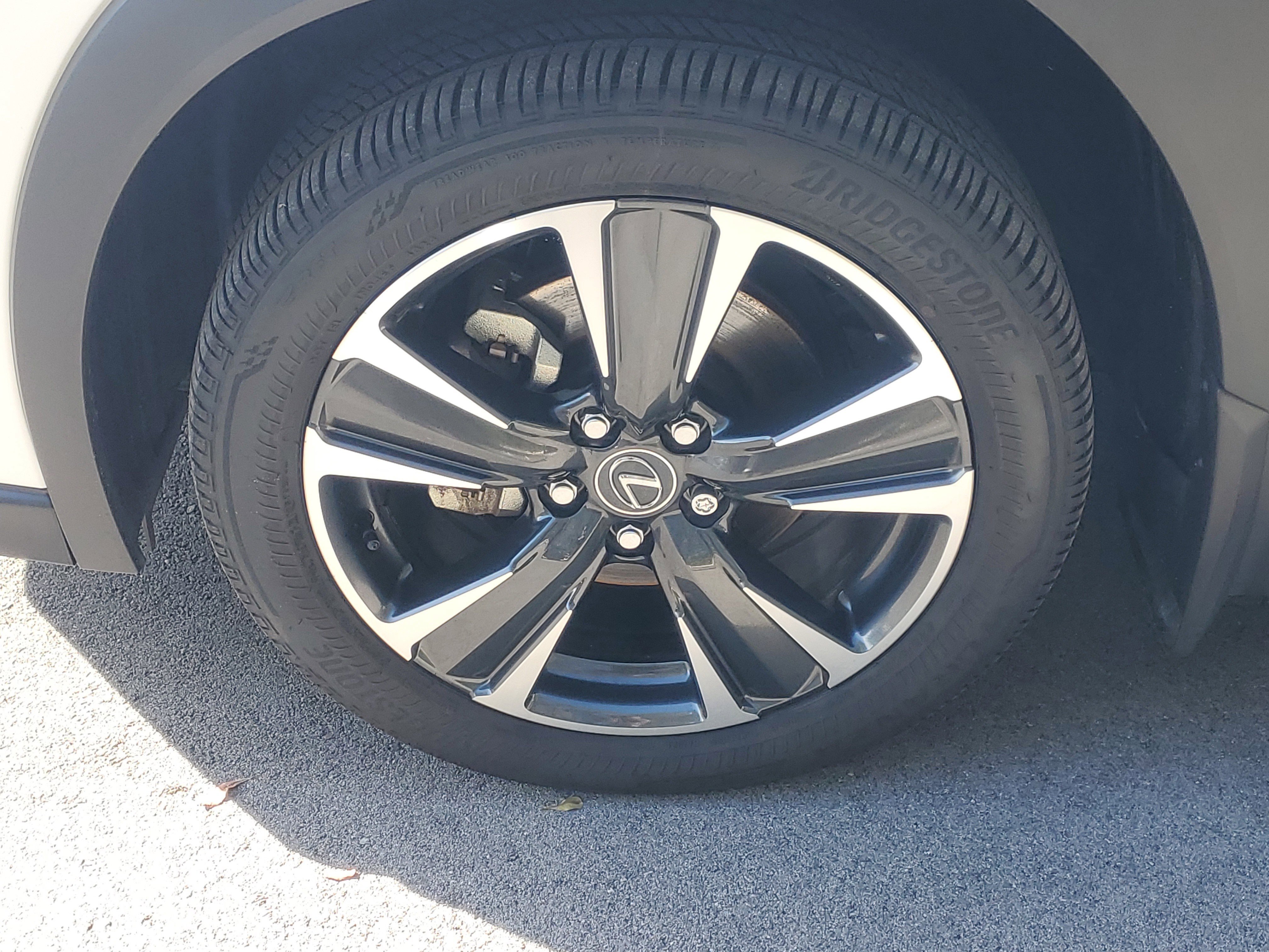 Used 2025 Lexus UX 300h FWD w/ Accessory Package (Z2) image 4