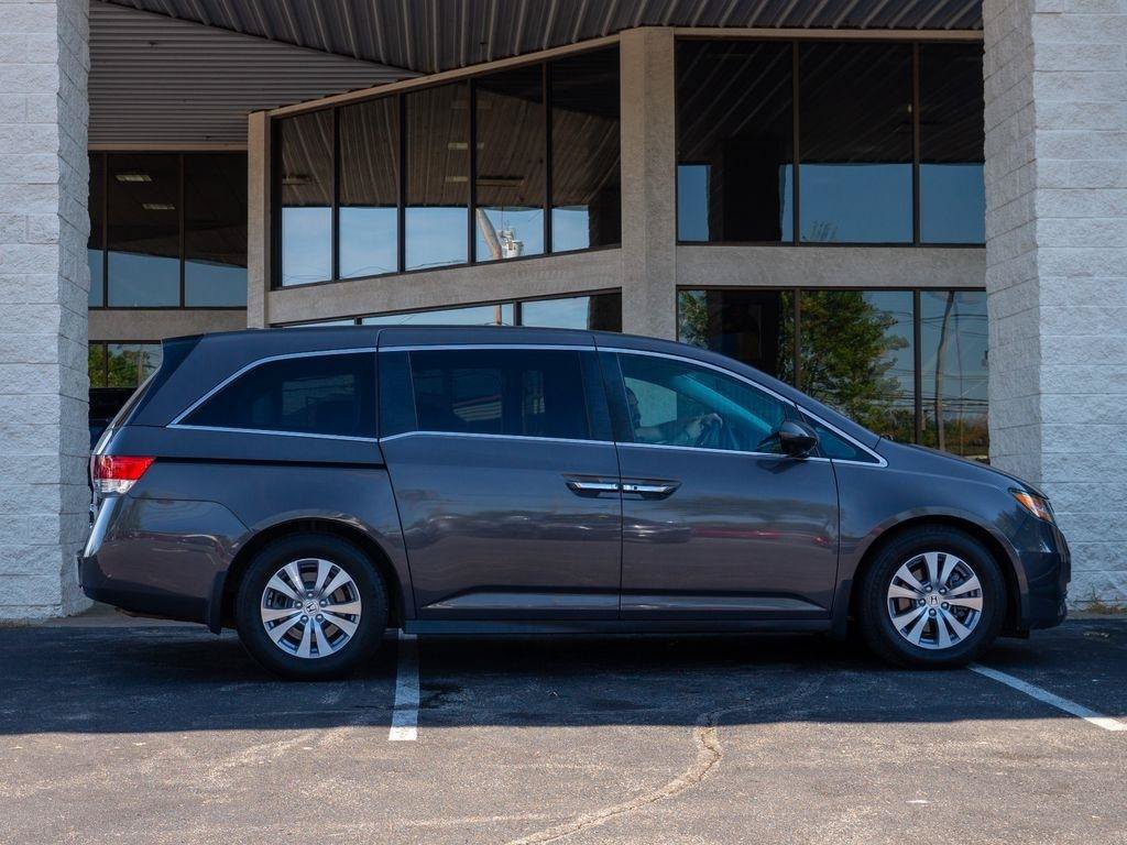 Used 2016 Honda Odyssey SE image 2