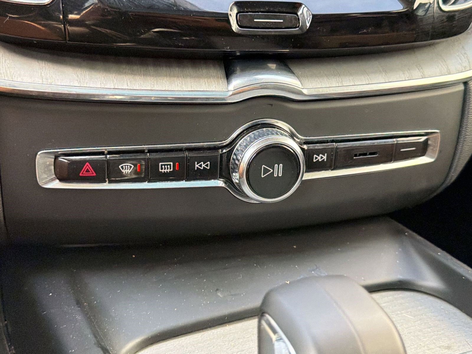 Certified 2025 Volvo XC60 B5 Plus image 17