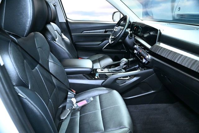 Used 2025 Kia Telluride EX w/ EX Captain's Chair Package image 45
