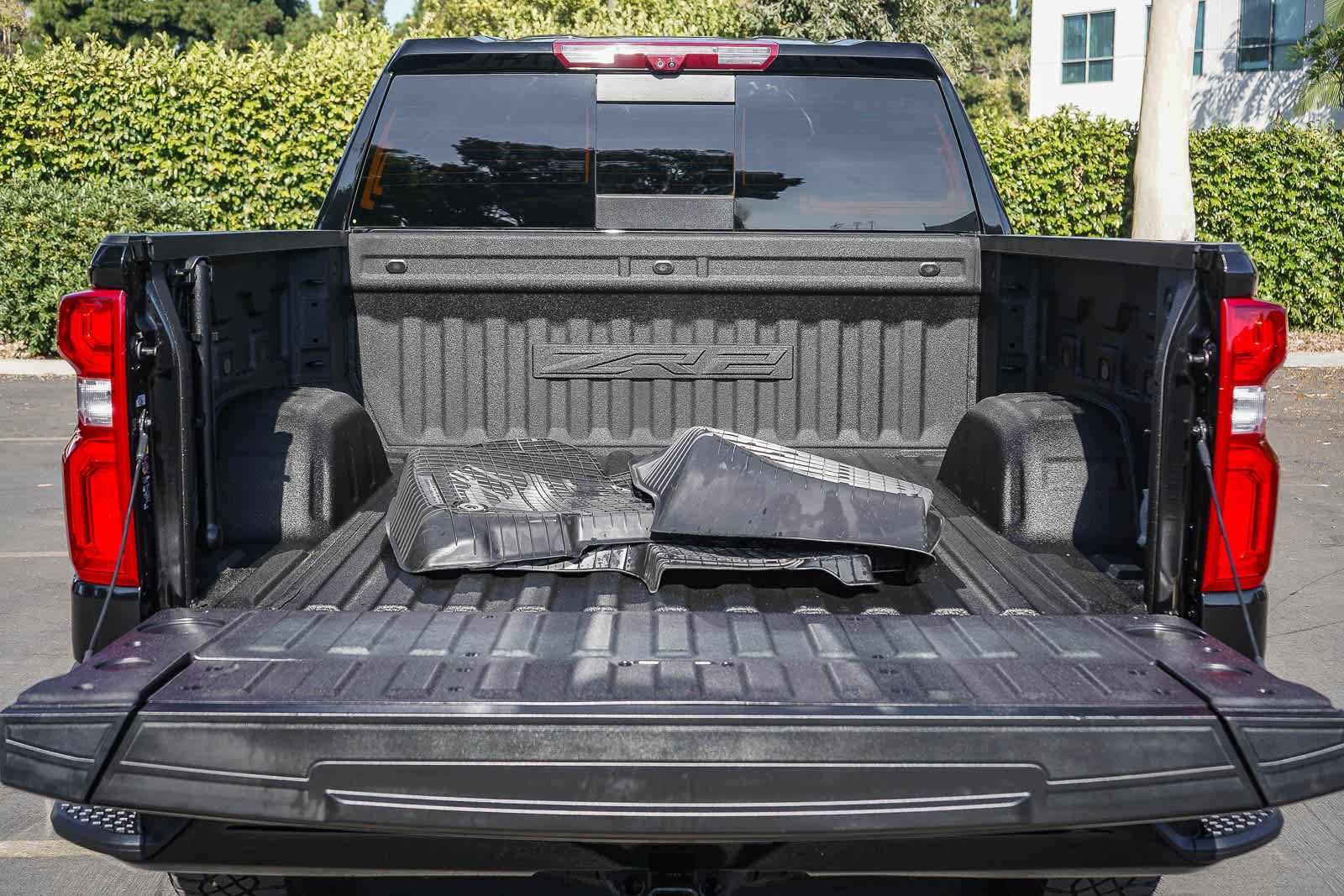 Used 2024 Chevrolet Silverado 1500 ZR2 w/ Technology Package AWD/4WD image 27