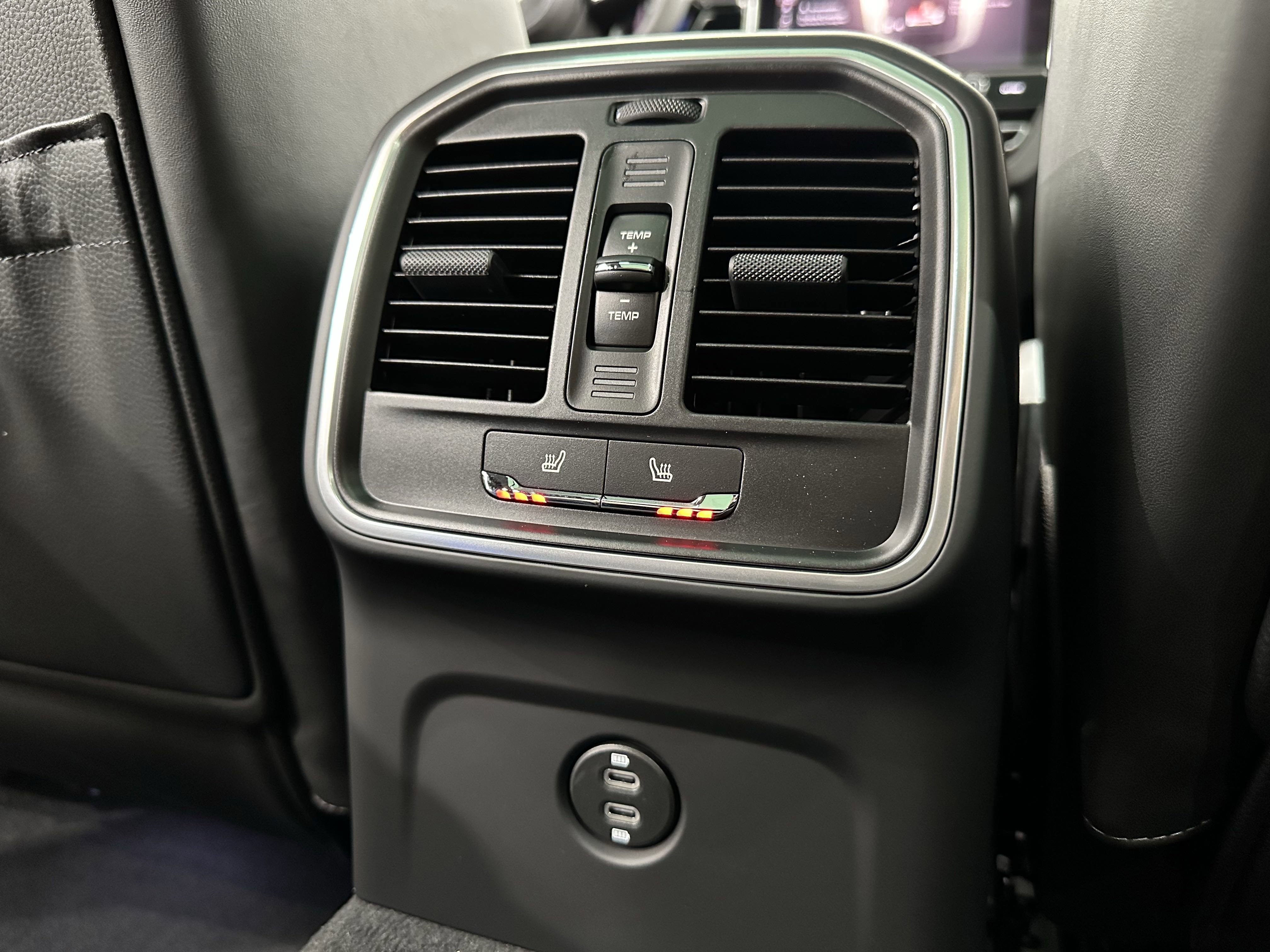 Certified 2025 Porsche Macan image 22