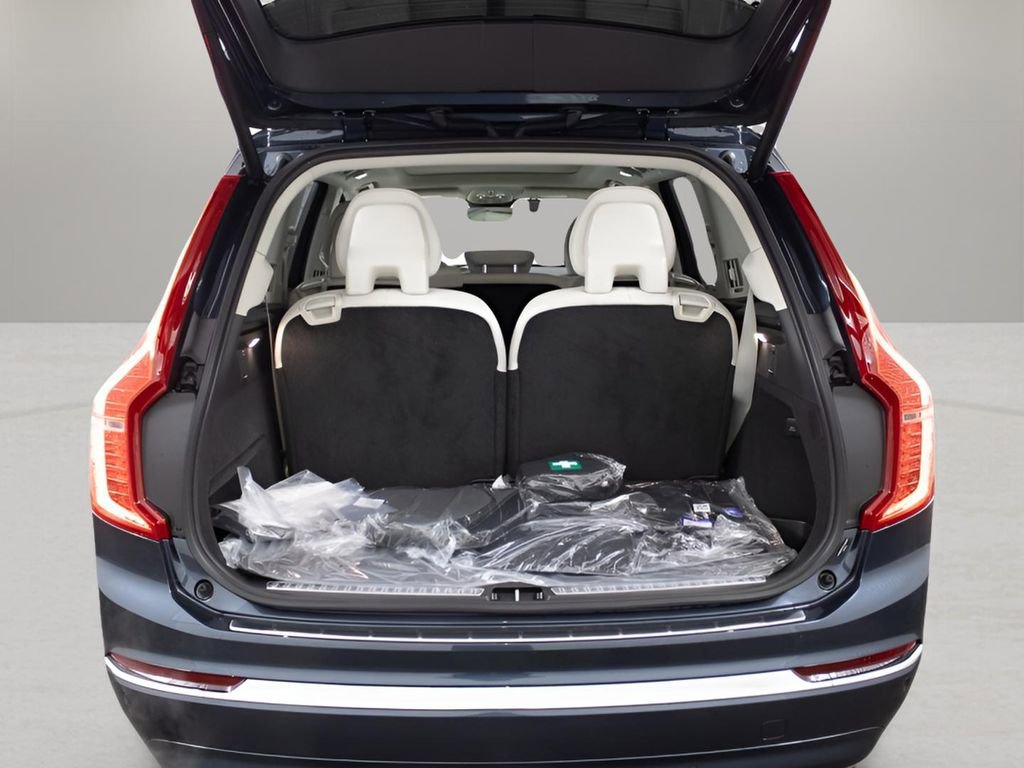 Certified 2025 Volvo XC90 B6 Plus w/ Protection Package Premier image 16
