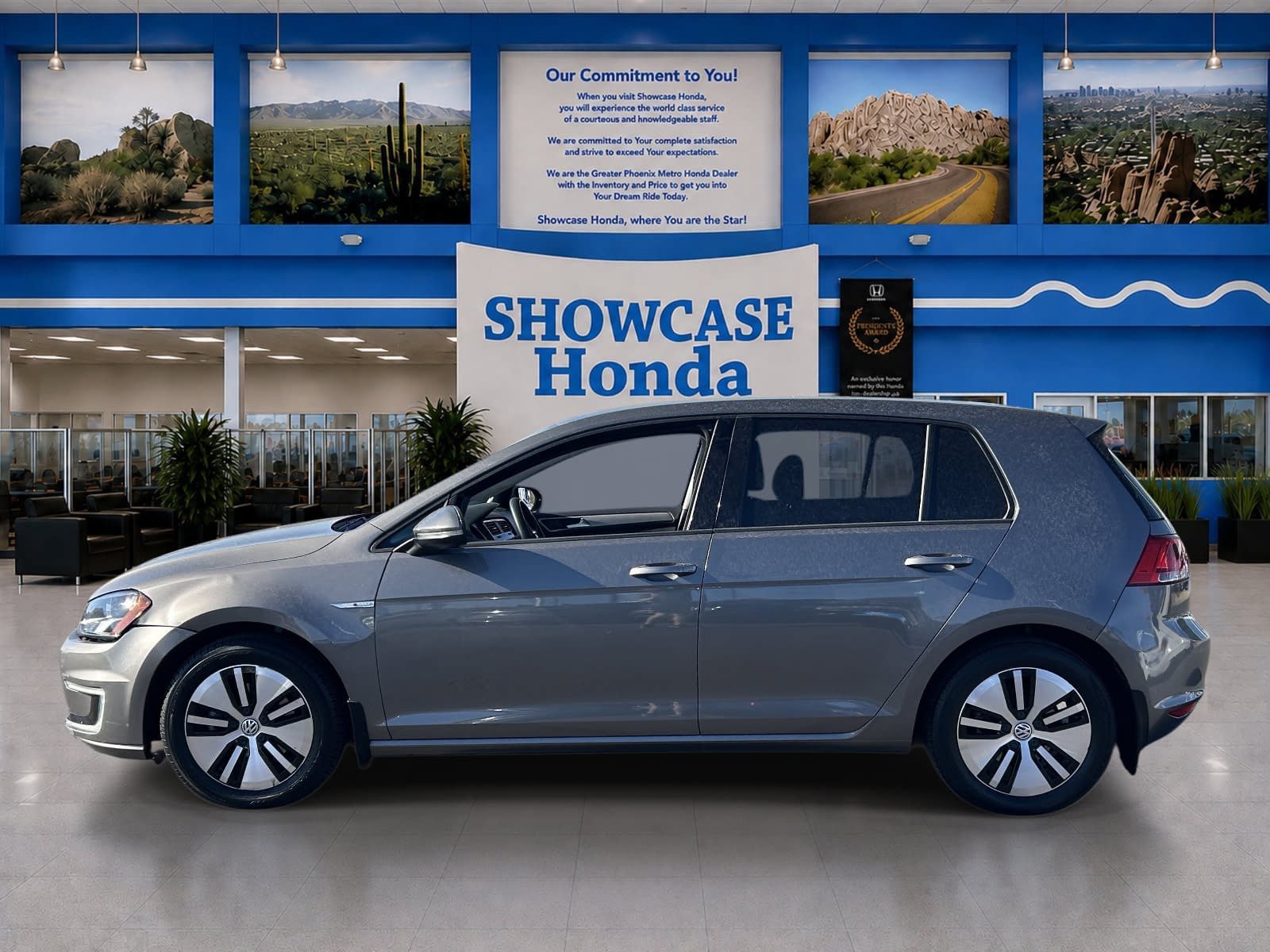 Used 2016 Volkswagen e-Golf SE w/ DC Fast Charging Package FWD image 4