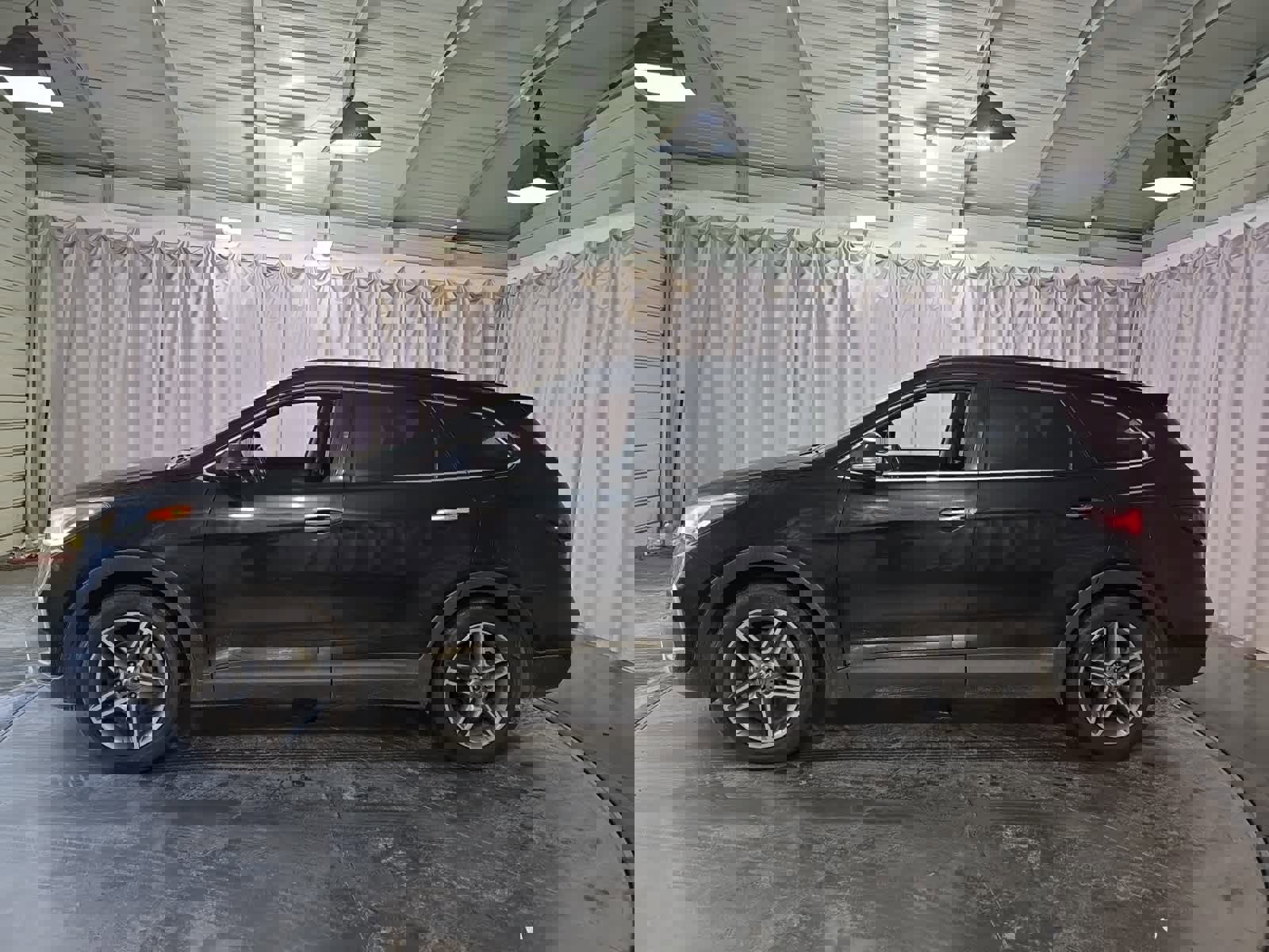 Used 2018 Hyundai Santa Fe SE image 3