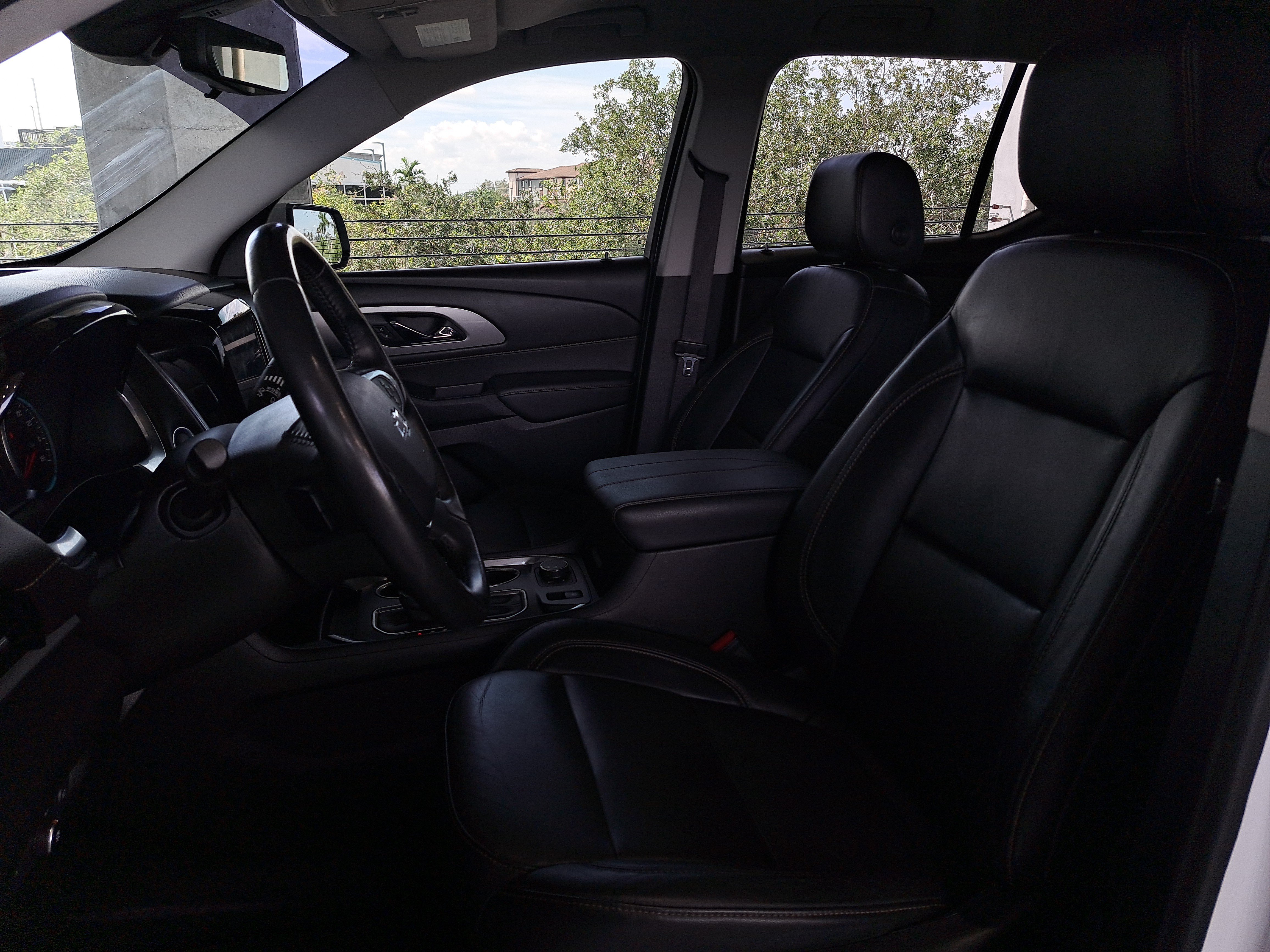 Used 2020 Chevrolet Traverse RS FWD image 16