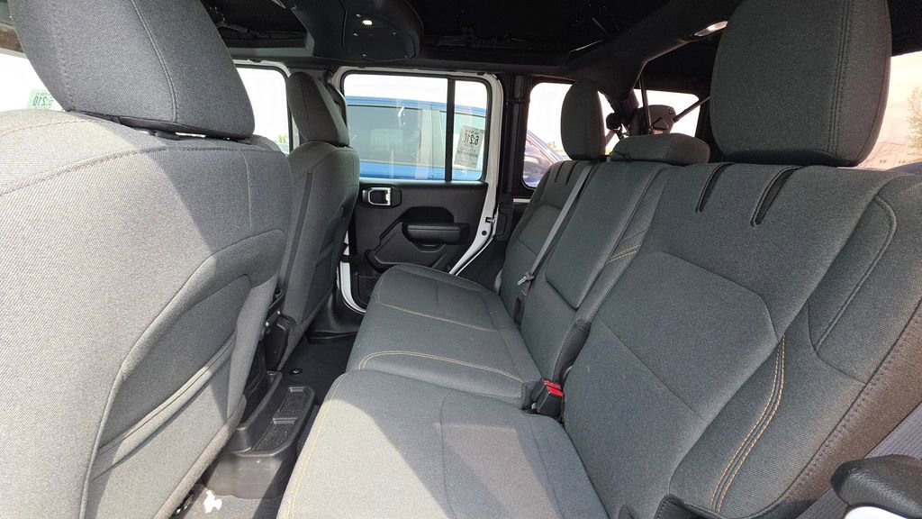 Used 2024 Jeep Wrangler Unlimited image 12