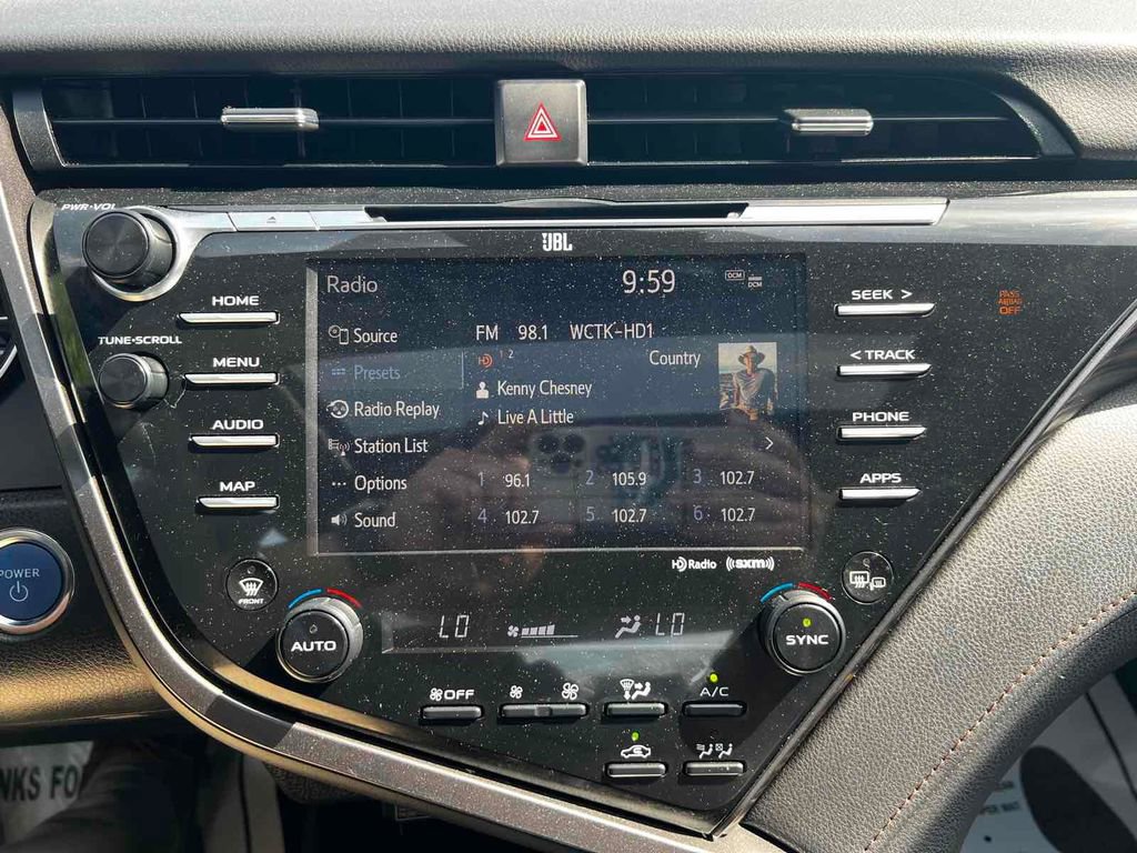 Used 2020 Toyota Camry XLE w/ Sunroof Package image 28