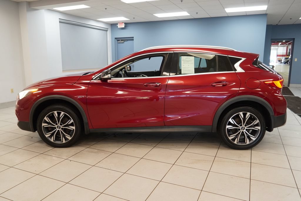 Used 2017 INFINITI QX30 Premium w/ Navigation Package AWD/4WD image 2