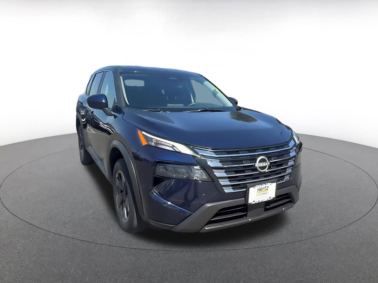 Used 2025 Nissan Rogue SV image 3