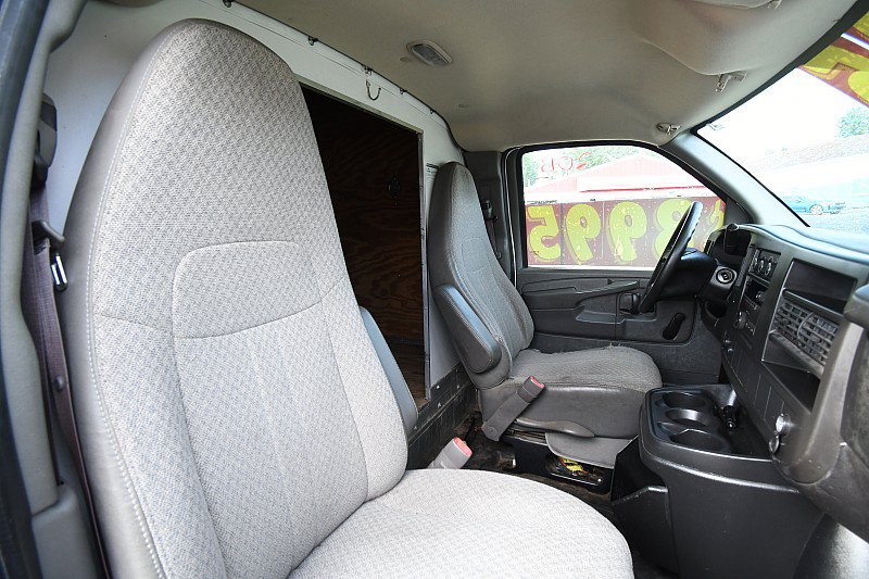 Used 2013 Chevrolet Express 3500 RWD image 17