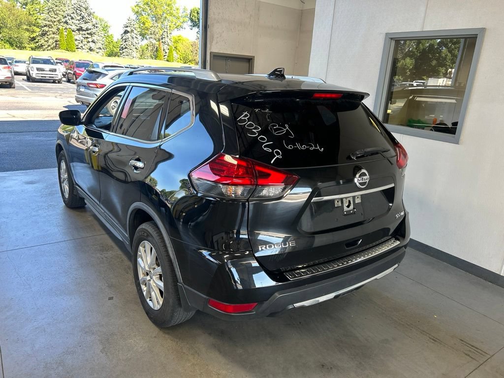Used 2017 Nissan Rogue SV AWD/4WD image 6