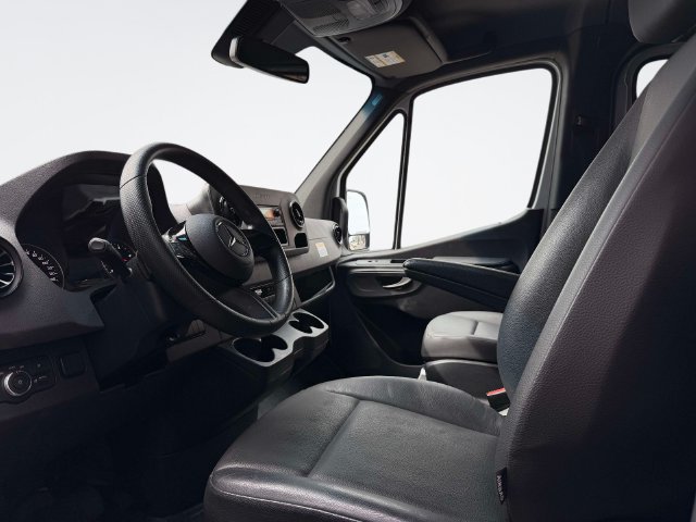 Used 2025 Mercedes-Benz Sprinter 2500 image 18