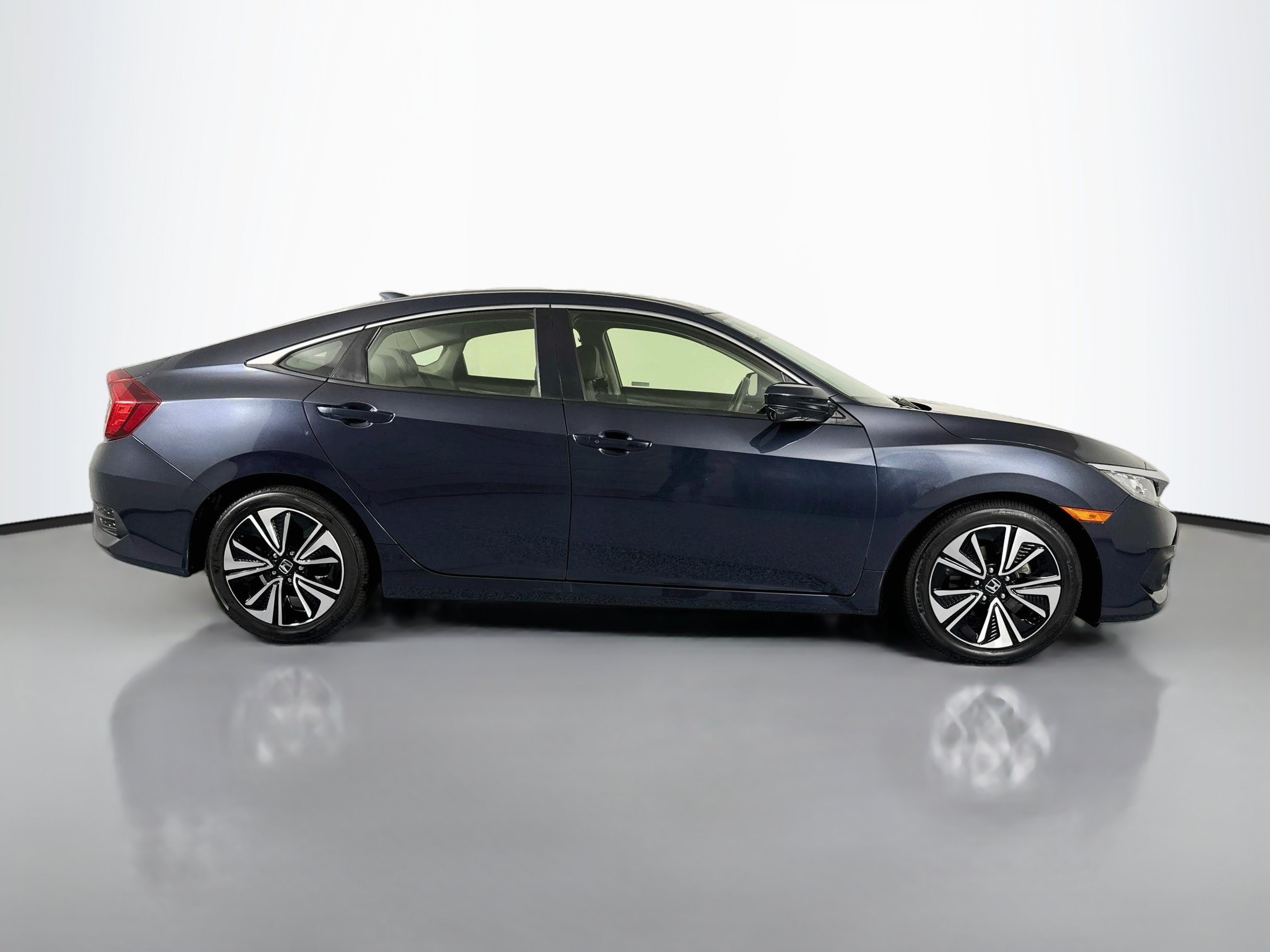 Certified 2018 Honda Civic EX-L image 4