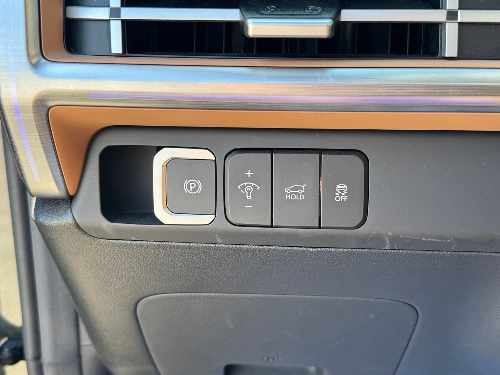 Used 2024 Hyundai Santa Fe Limited AWD/4WD image 16