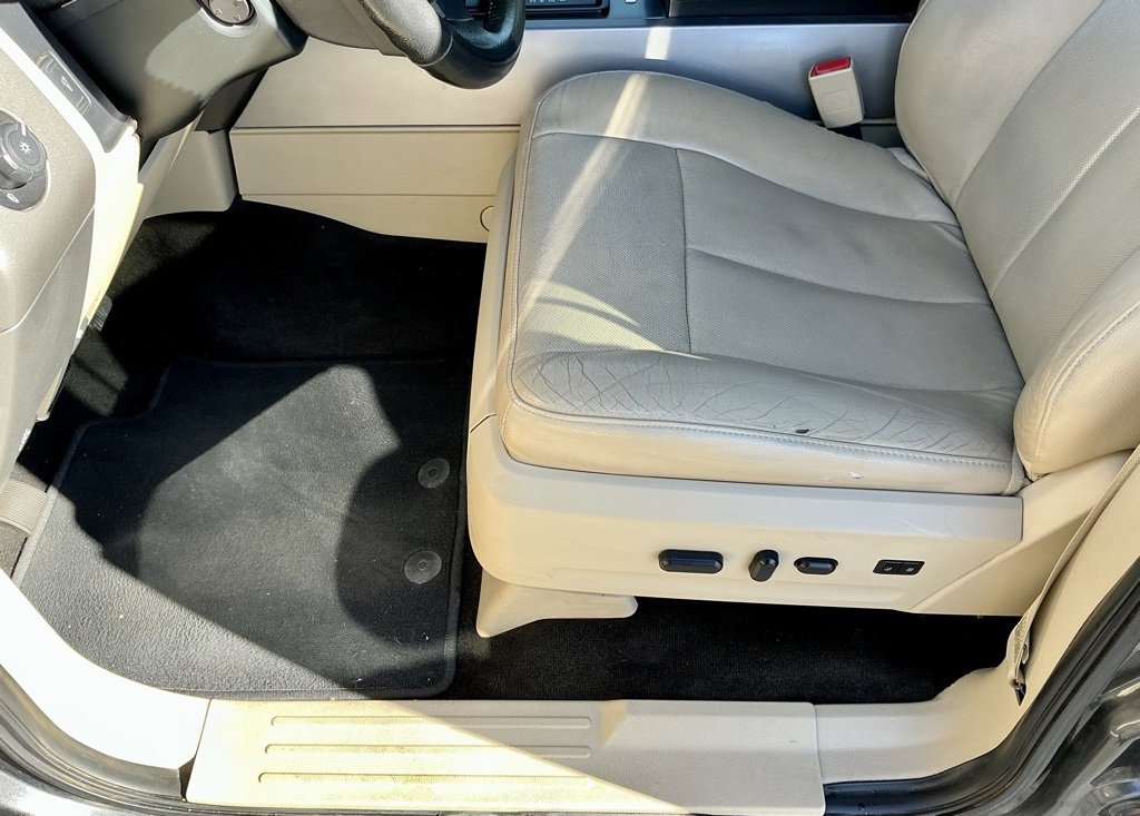 Used 2015 Ford Expedition XLT w/ Equipment Group 202A image 41