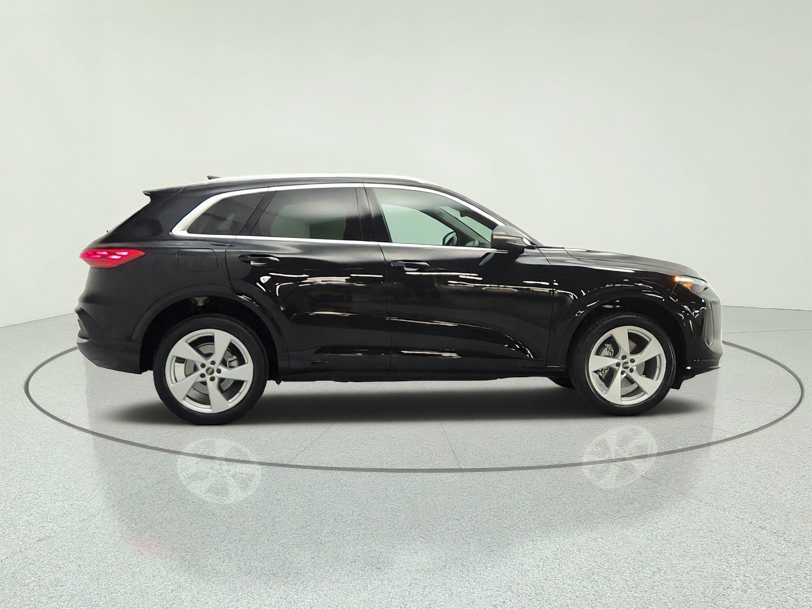 Used 2025 Audi Q5 Premium Plus w/ Premium Plus AWD/4WD image 4