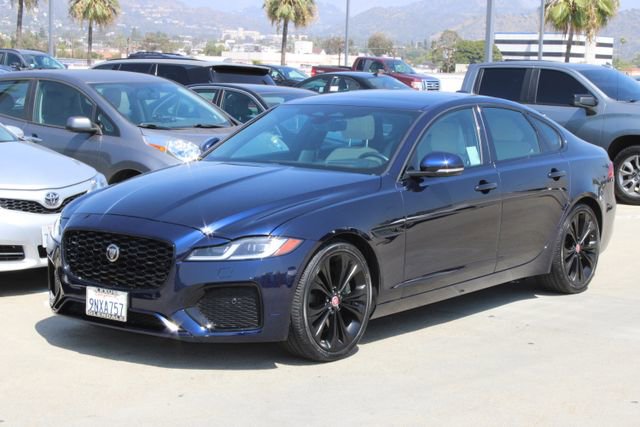 Used 2022 Jaguar XF SE image 3