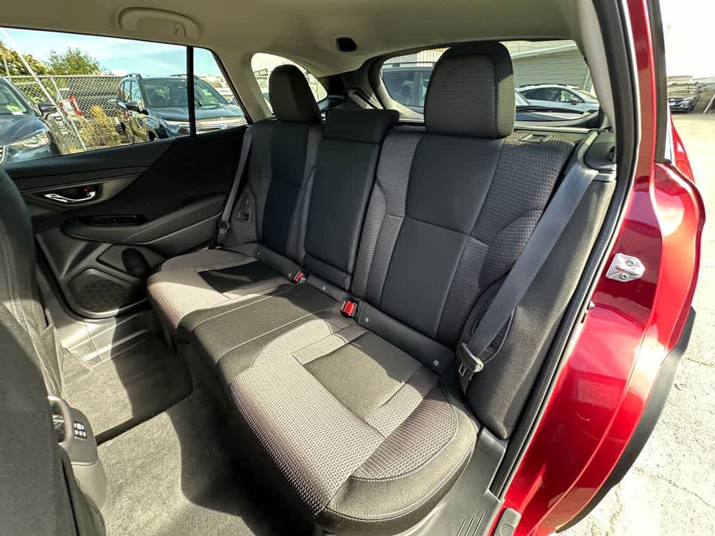 Used 2025 Subaru Outback Premium AWD/4WD image 13