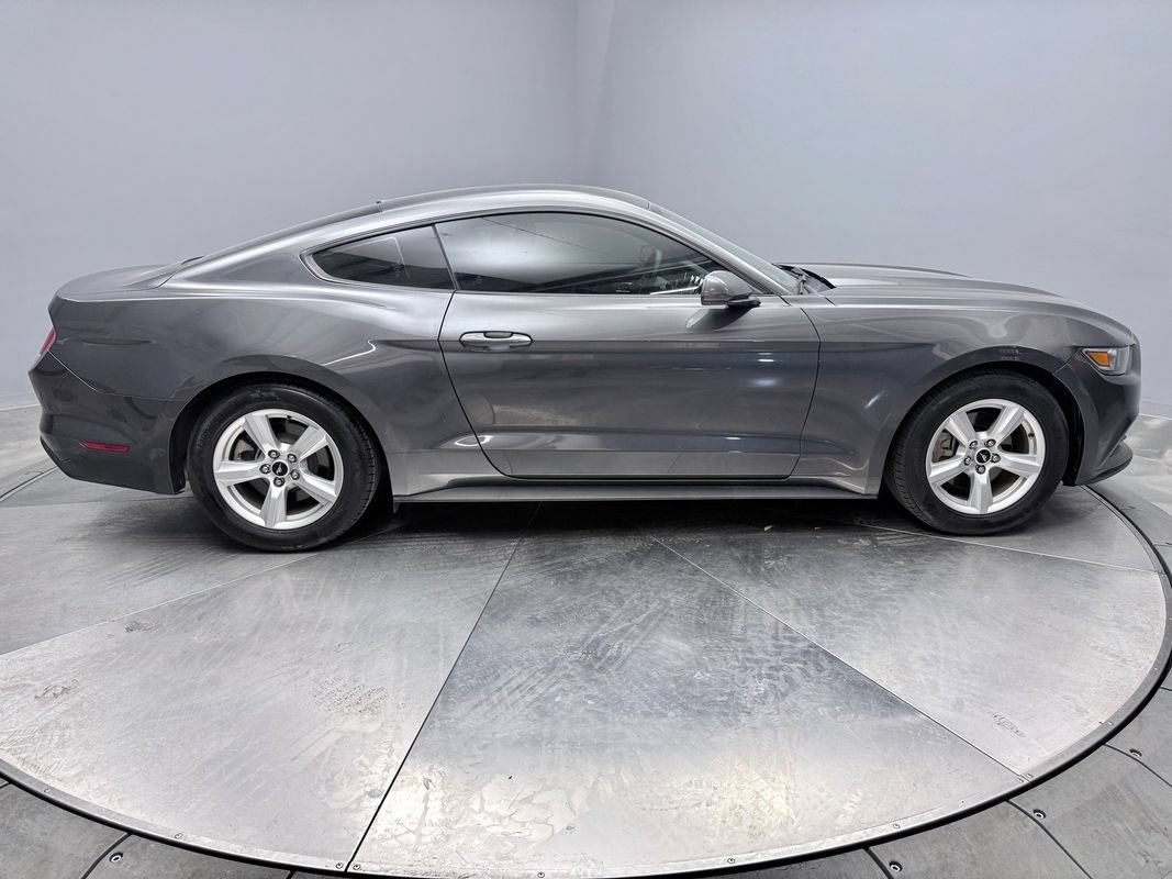 Used 2017 Ford Mustang Coupe RWD image 4