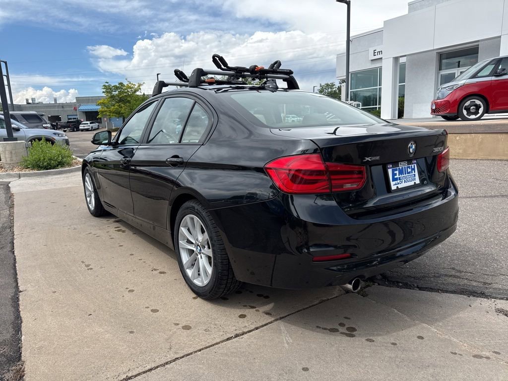 Used 2018 BMW 320i xDrive Sedan AWD/4WD image 3